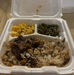 Oxtail with rice, greens and mac